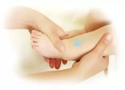 如何给小婴儿做抚触,怎样给婴儿抚触按摩