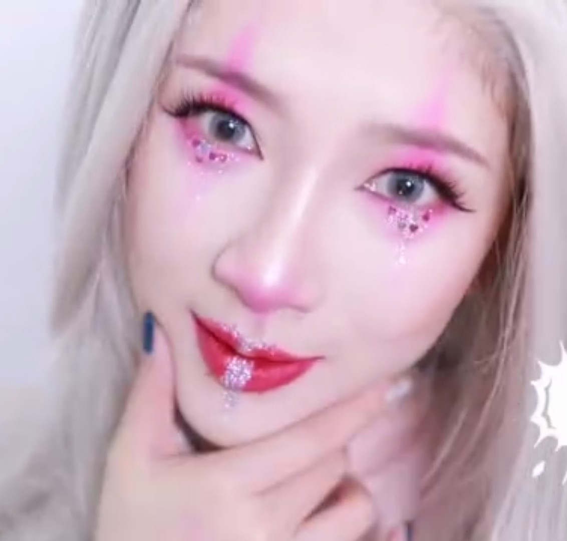 美妆教程万圣节小恶魔妆容,美妆博主万圣节妆容眼影推荐