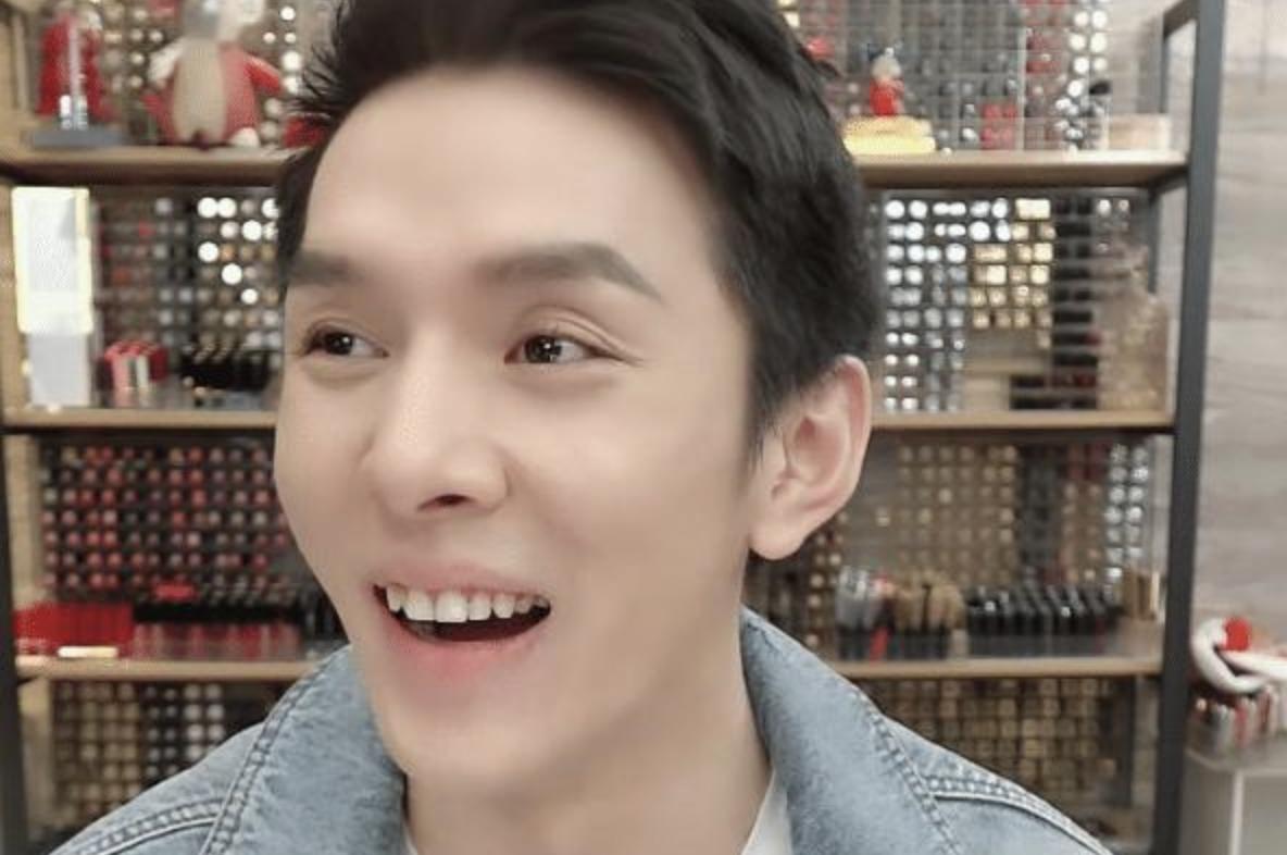 湖南小伙直播卖口红暴富：从月薪三千到花1.3亿买豪宅，凭啥？