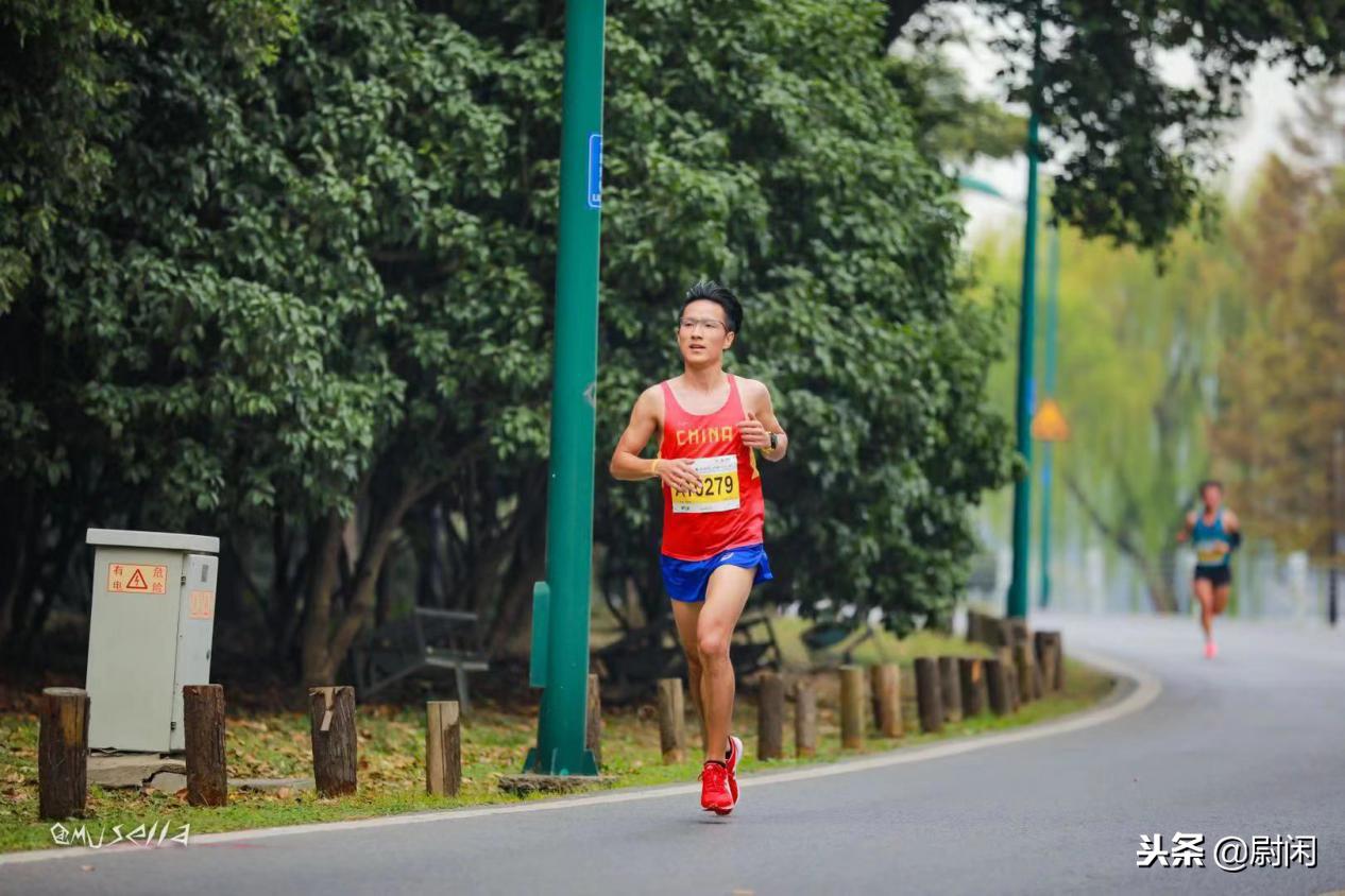 从团建开始视频,从220斤跑进全马