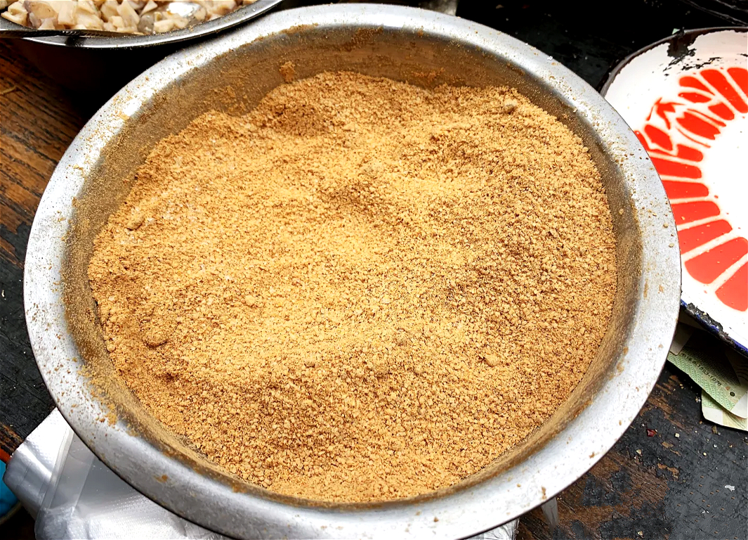 重庆临江门附近老奶奶的糯米团,老传统的糯米甜团