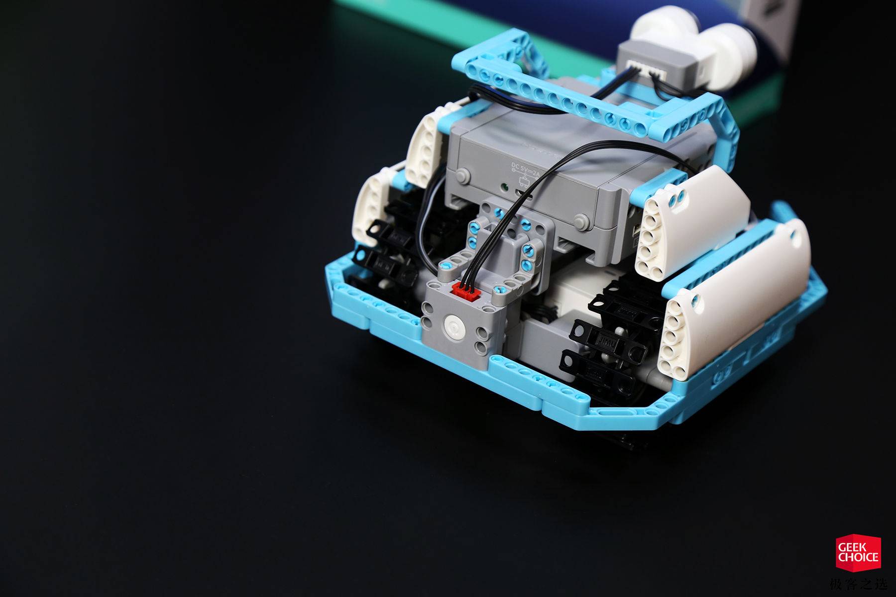 踢足球的机器人有多厉害,足球射球机器人