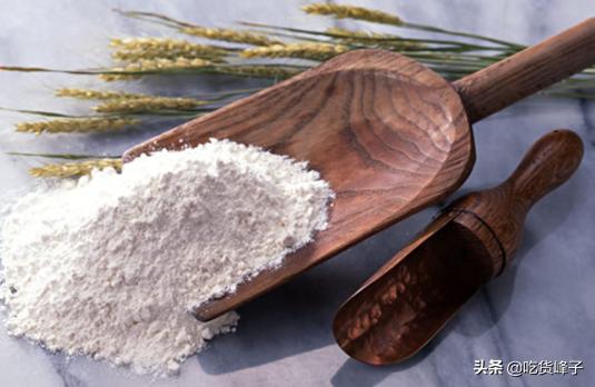 买面粉时，居然分高筋、中筋和低筋面粉，千万别买错，买错口感差