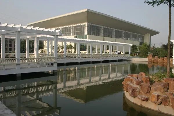 镇江实验高中在什么地方,镇江实验高中老师与学生视频