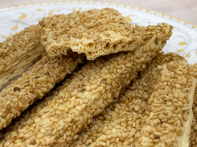 这种糖只有北方才有卖，香甜不粘牙，吃多牙不疼，老人孩子都爱吃