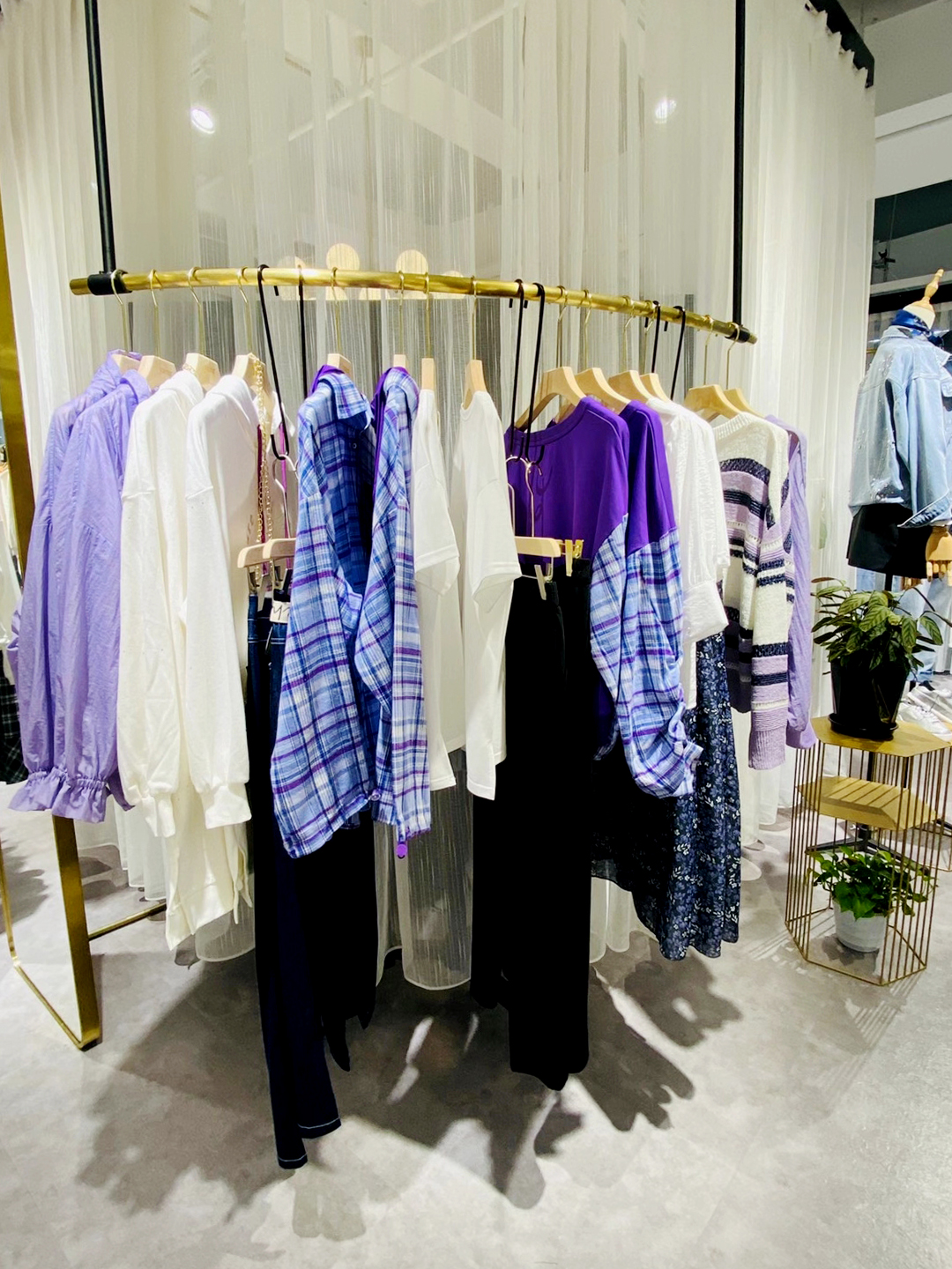 品牌服装加盟店排行榜爱依服,样儿服饰怎么样