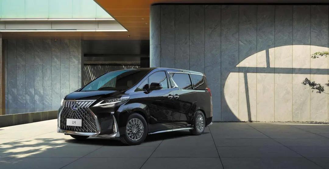 最壕“面包车”雷克萨斯LM上市116.6万起,你猜会加价多少?