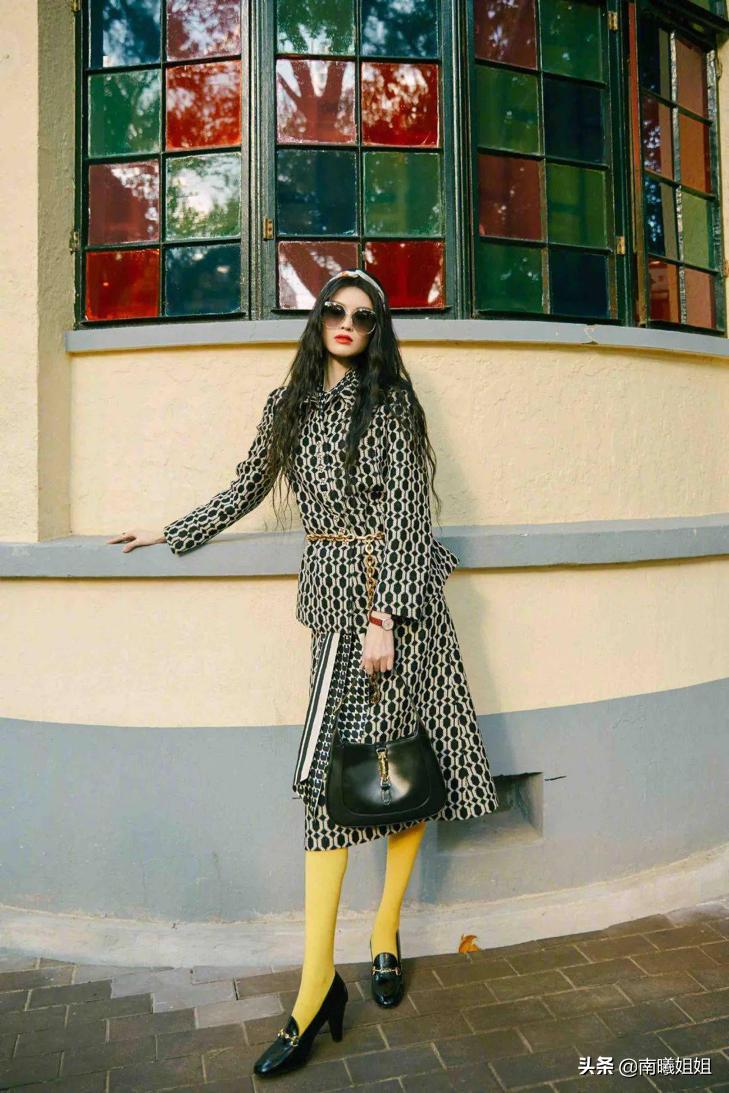 最简单的薄袜怎么穿,夏天长筒袜怎么穿最好看