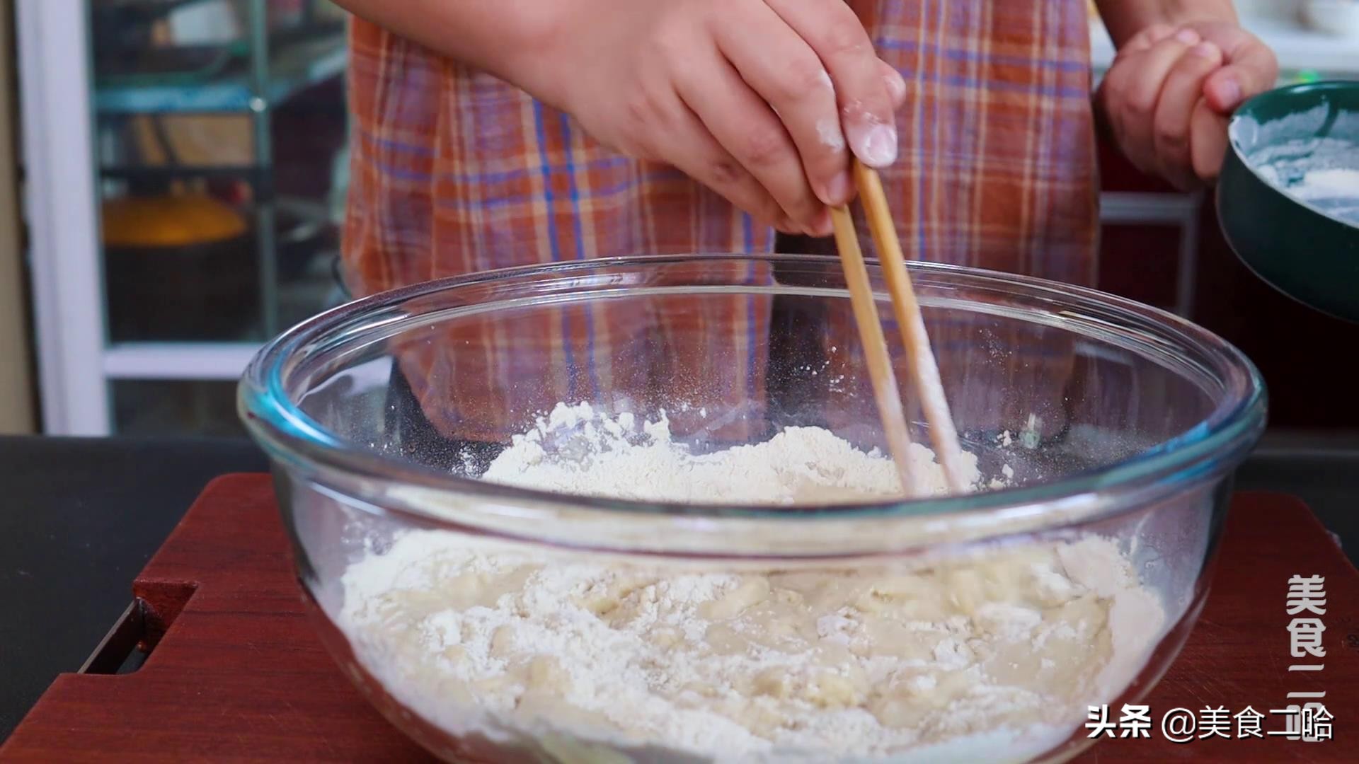 自制烤面筋:半斤粉能做30串,劲道麻辣,在家轻松实现面筋自由