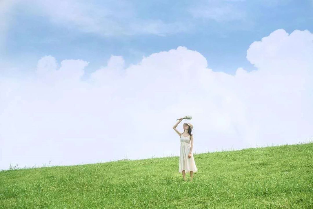 “妈妈，那个奶奶为什么偷超市的菜？”这个妈妈的回答点醒无数人