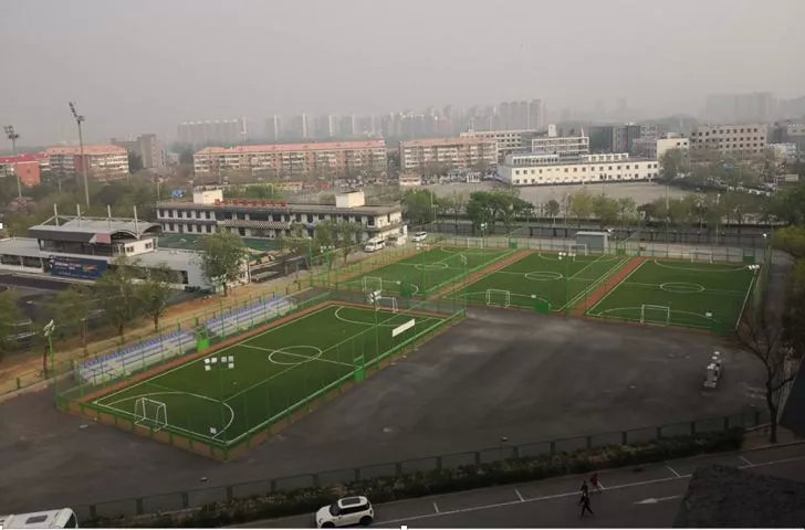 【FENG闻】想去踢球吗？这儿新建了8块笼式足球场！