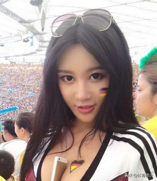 她是足球宝贝，因世界杯“上围夹手机”走红，如今转型成为董事长