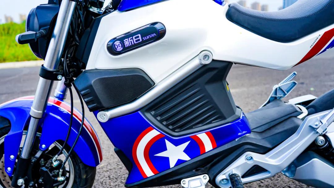 黑科技的电摩MIKUSuper：汽车级锂电双芯双动力指纹解锁