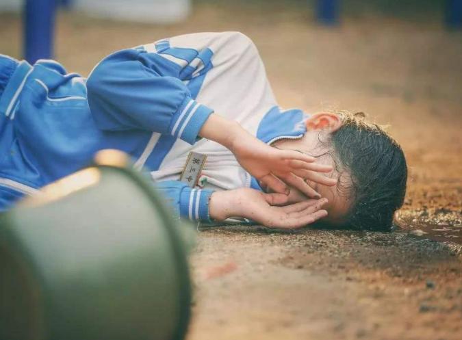 在学校受欺负怎么引导孩子说出来,孩子学校受欺负最好的解决办法