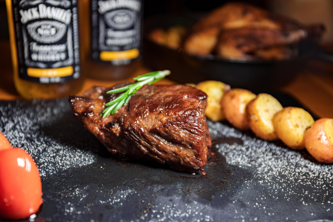 重庆第①家正版餐酒博物馆来了！1000+酒水，50+简餐，嗨翻16h