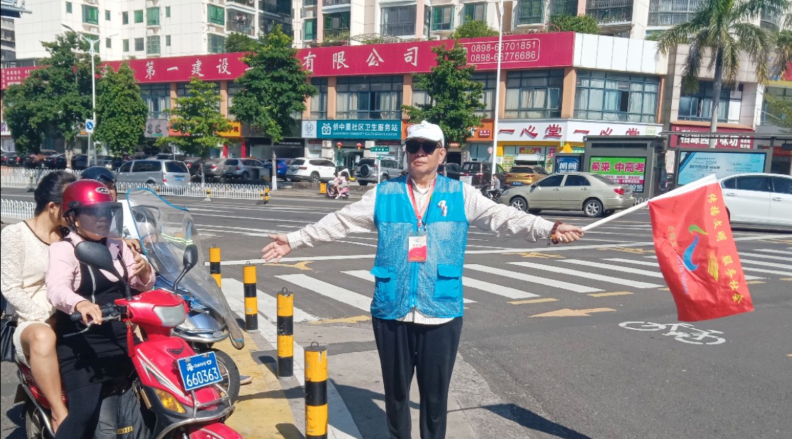 做交通协管员一天13个小时的酸甜苦辣