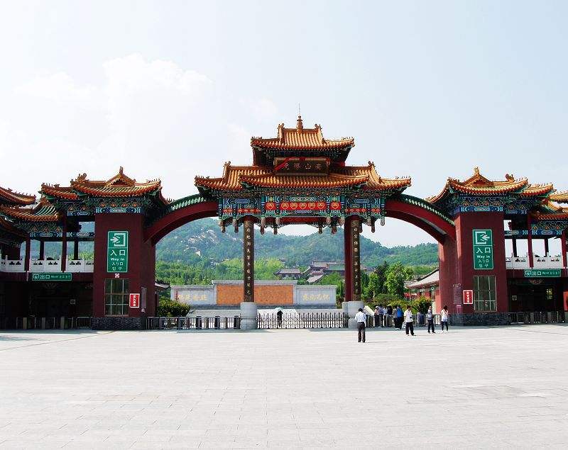 烟台龙口南山大佛景区,烟台龙口南山学院