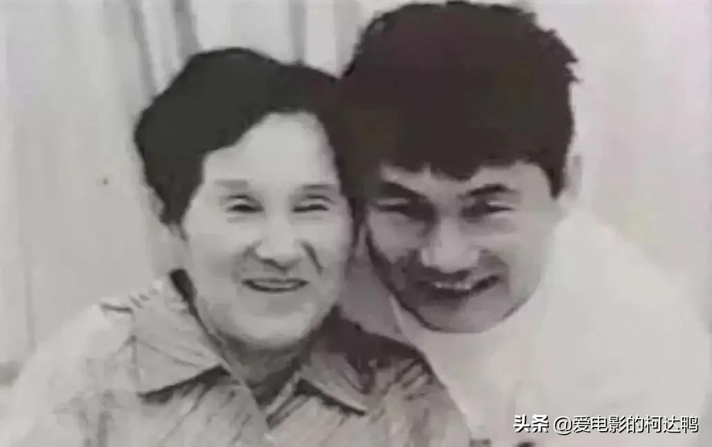 日本著名导演北野武和母亲的关系,导演北野武遭恶意报复