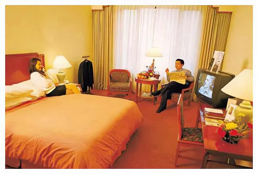 为什么情侣住酒店,不会被查,但是假的就一劳永逸的查?