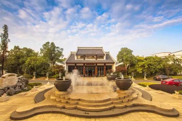 冷冷冬日泡着暖暖的温泉,阴冷潮湿的天气里泡个温泉