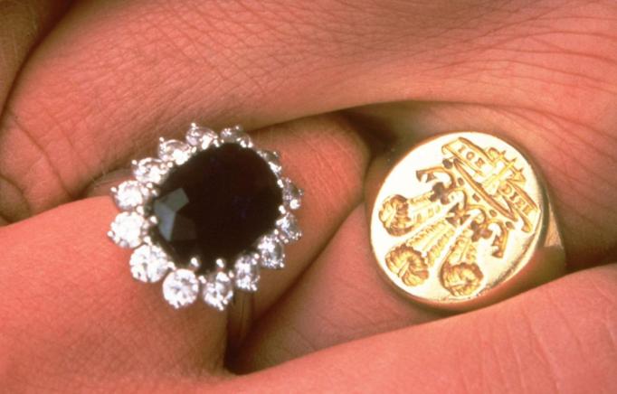 查尔斯的手指肿如香肠,查尔斯王子手指肿如香肠