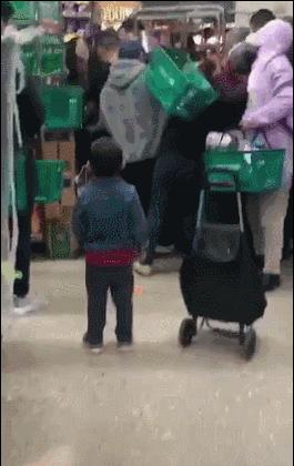 澳洲中国大妈抢奶粉,华人在国外抢奶粉