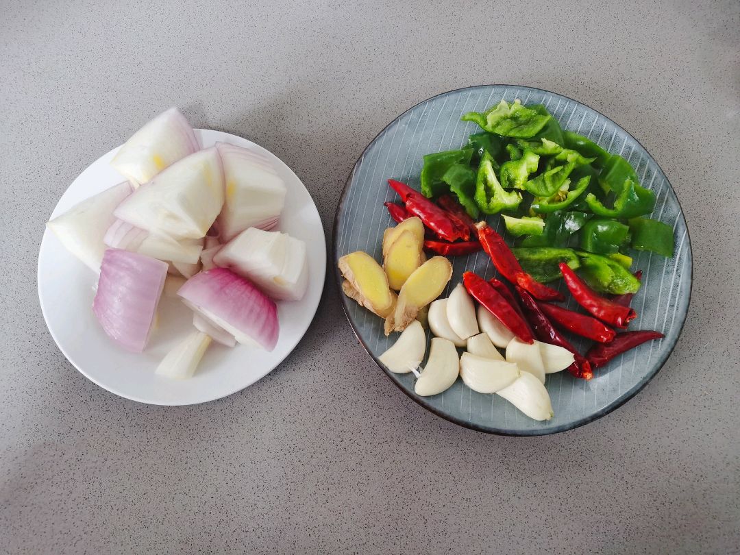 正宗的重庆烧鸡公做法,正宗重庆烧鸡公做法视频