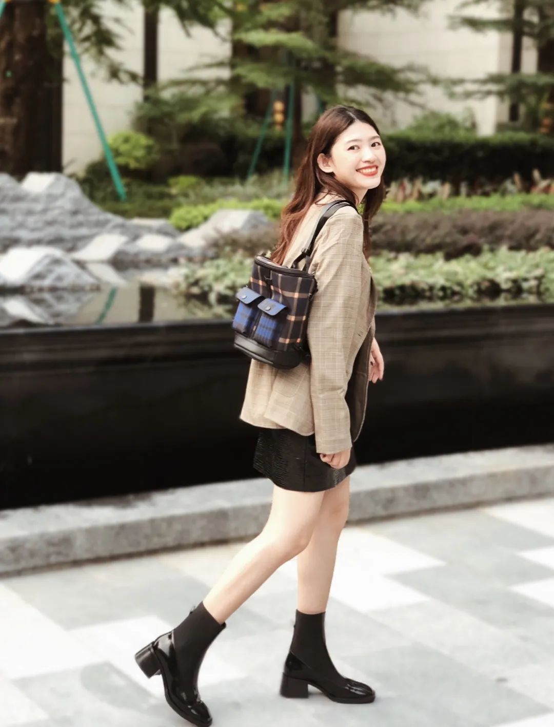 胖mm粗腿马丁靴冬季加绒羊羔绒,今年最火的中筒靴粗腿圆头马丁靴