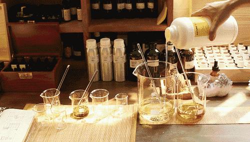 精油到底有用吗有美白的效果吗,薰衣草精油的功效与作用及副作用