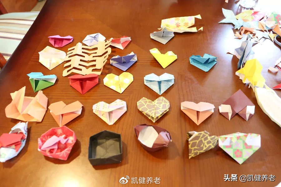 莫道桑榆晚为霞尚满天哪一年写的,莫道桑榆晚为霞尚满天是什么意思