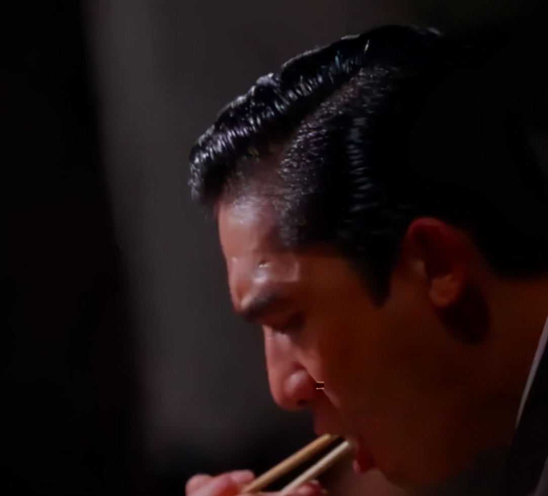 王家卫的盈利模式,王家卫的致富经历