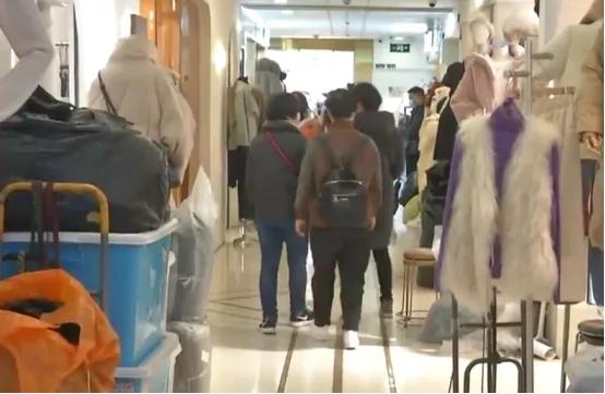 四季青直播服装批发爆单,四季青女装批发直播打底