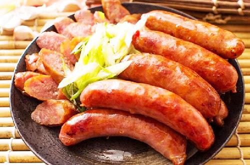 麻辣香肠怎么炒好吃家常做法,香肠焖饭最好吃的做法