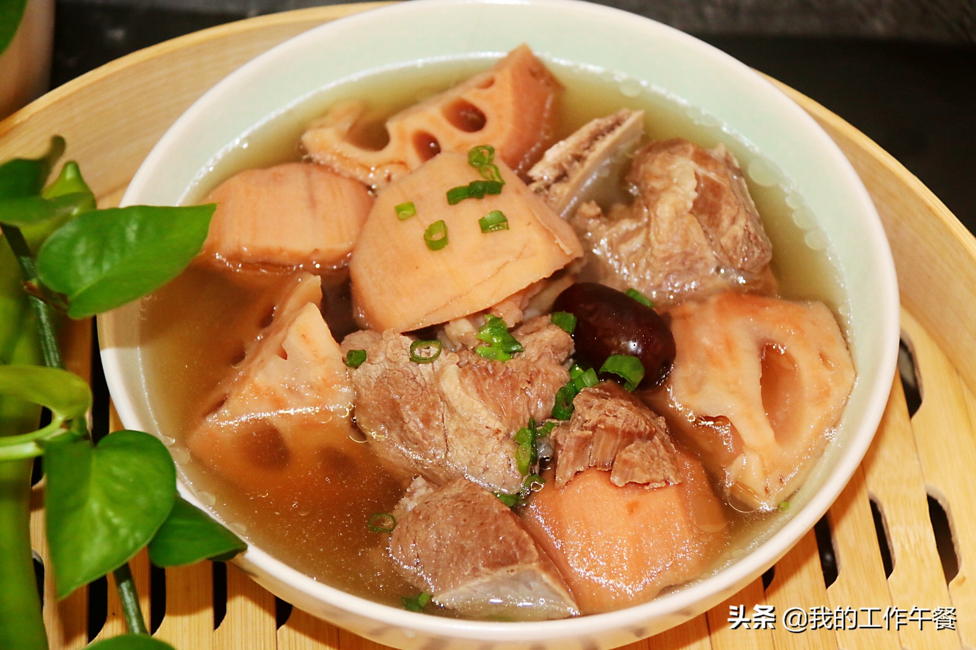 铁锅炖莲藕汤发黑有毒吗可以吃吗,炖莲藕汤发黑是什么原因