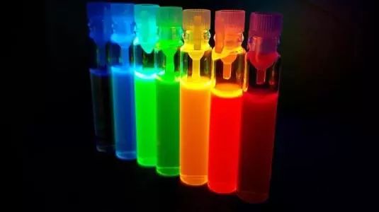 手机屏幕一摔就花了,副厂手机屏幕一摔就碎