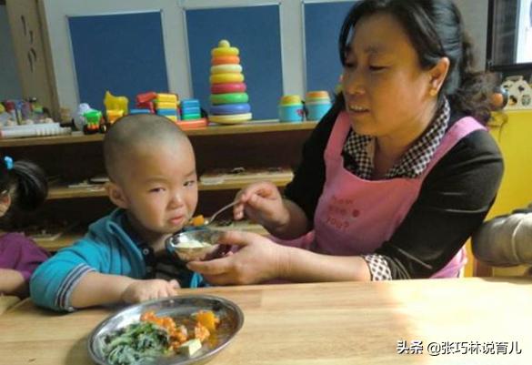 4岁宝宝嘴里难闻吃什么,8岁孩子嘴里很大一股腐臭味道