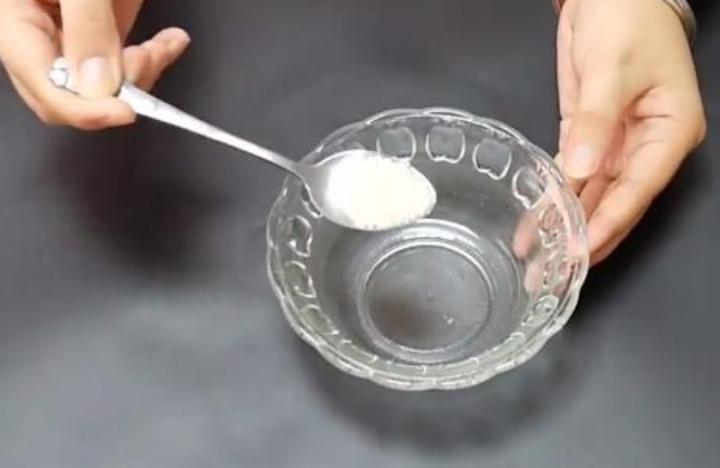 刚满月小狗老是吐白沫正常吗,满月的小狗眼睛有泪痕