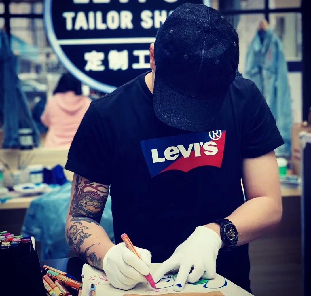 跨界首秀！街头涂鸦x花艺装置艺术，打造全球最IN潮流现场