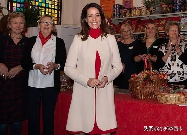 全世界的美人,全世界的女人都在穿西装