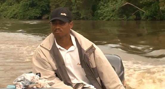 在巴拿马农村开一家超市,一年能赚100万,但进货的路却无比凶险