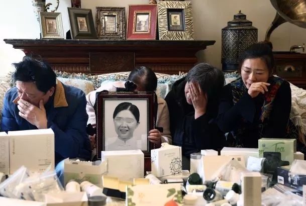 经常喝润肠通便茶肠子变成黑色,女子喝清肠茶肠子都变黑了