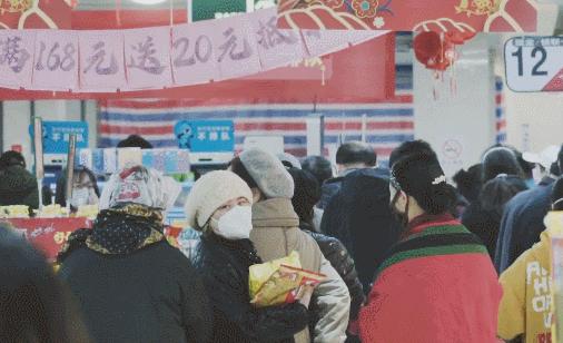 疫情中被困的人们,疫情当下的一些人物事迹