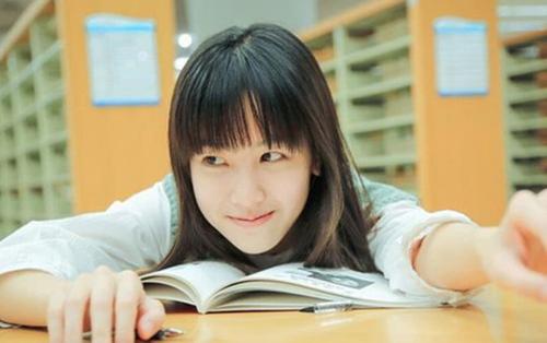 大学生活费给多少合适?大一学生:每月3000,大四学生:每月500