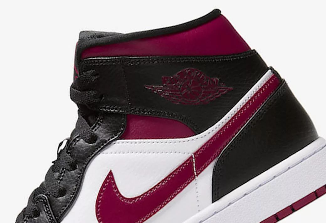 新小闪电aj1,aj1黑红脚趾和什么鞋最搭配