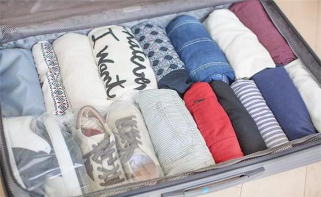 特别脏的衣服如何清洗干净,白衣服脏了怎么洗才能清洗掉