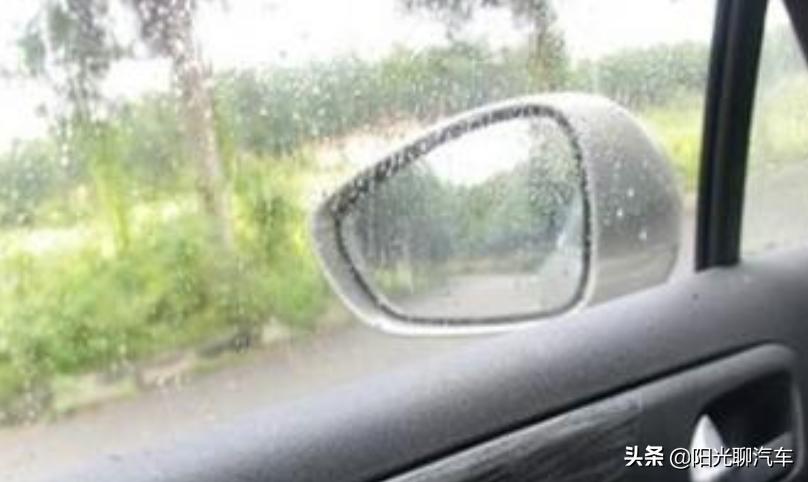 下雨天后视镜老是模糊不清怎么办,车内中间后视镜模糊不清晰怎么办