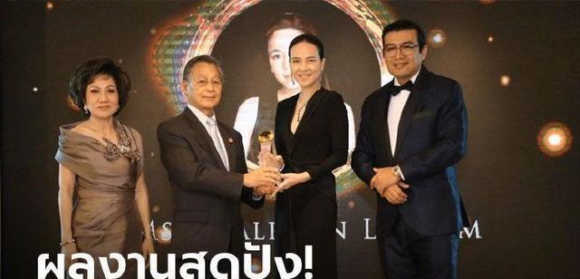 泰国女首富伍伦盼足球,泰国女足总经理伍伦盼写真