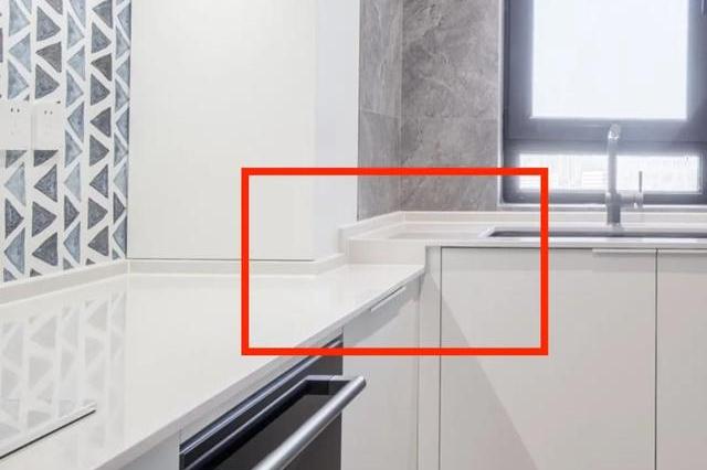 越来越多人不装吊柜了,越来越多厨房不装插座了