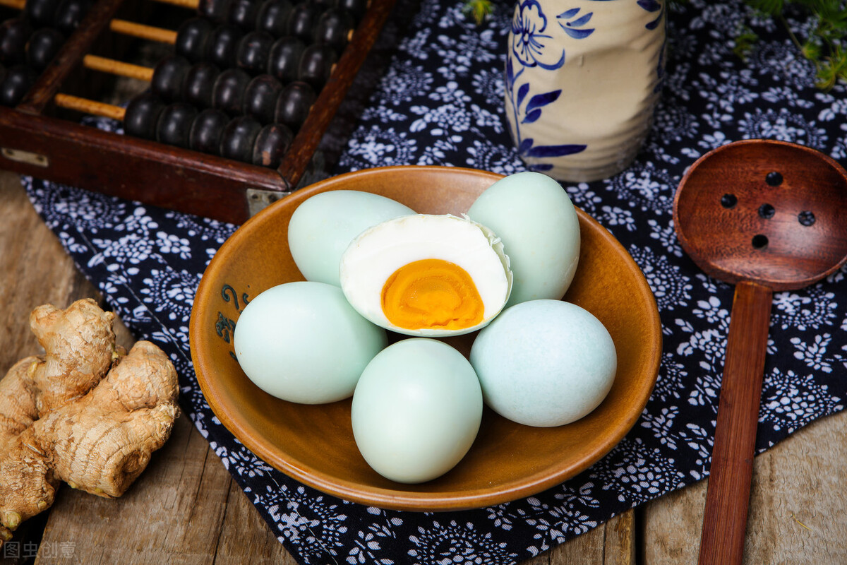 剑鸭蛋与普通鸭蛋营养哪个好,买鸭蛋是选白壳还是青壳