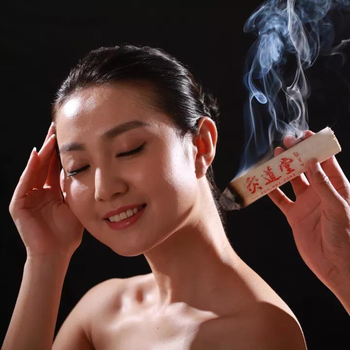 艾灸燃烧时烟雾对人体有害吗,艾灸的烟雾有大有小哪个好